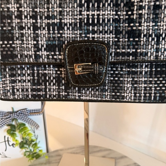 Liz Claiborne Tweed Pattern Shoulder Bag Gold Chains Snap Closure Black White - Picture 3 of 12